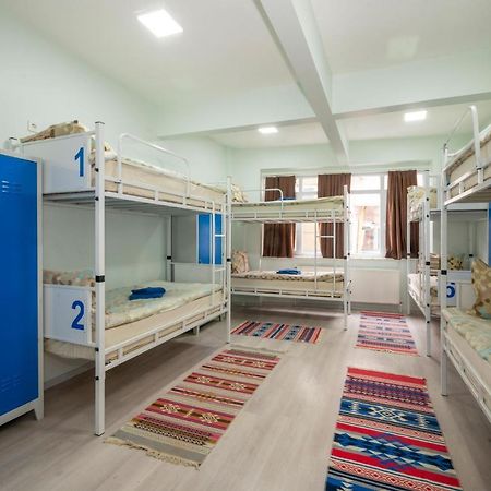 Xalila Hostel & Cafe Ladies Room Истанбул Екстериор снимка