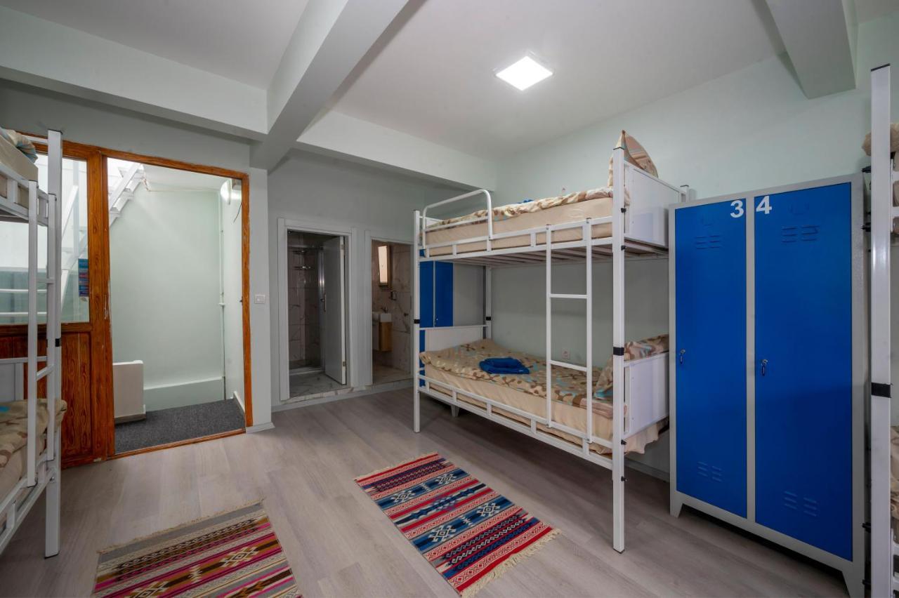 Xalila Hostel & Cafe Ladies Room Истанбул Екстериор снимка